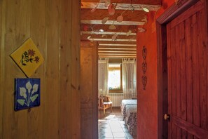 コンフォート ツインルーム 禁煙 リバービュー | 羽毛の掛け布団、客室ごとに異なる装飾、客室ごとに異なるインテリア、遮光カーテン