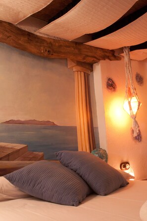 コンフォート ダブルルーム 禁煙 | 羽毛の掛け布団、客室ごとに異なる装飾、客室ごとに異なるインテリア、遮光カーテン