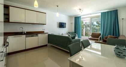 Important Group Villa Diana