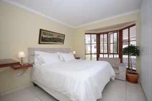 华丽公寓, 2 间卧室, 花园景观 | 埃及棉床单、高档床上用品、羽绒被、泰普尔床垫