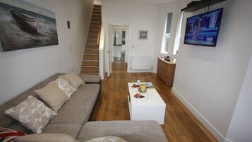 Deluxe Apartment, Multiple Beds, Non Smoking | Interior