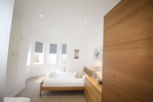 Deluxe Apartment, Multiple Beds, Non Smoking | 3 bedrooms, individually decorated, individually furnished, desk