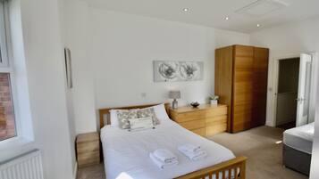 Deluxe-Apartment, Mehrere Betten, Nichtraucher | 3 Schlafzimmer, individuell dekoriert, individuell eingerichtet