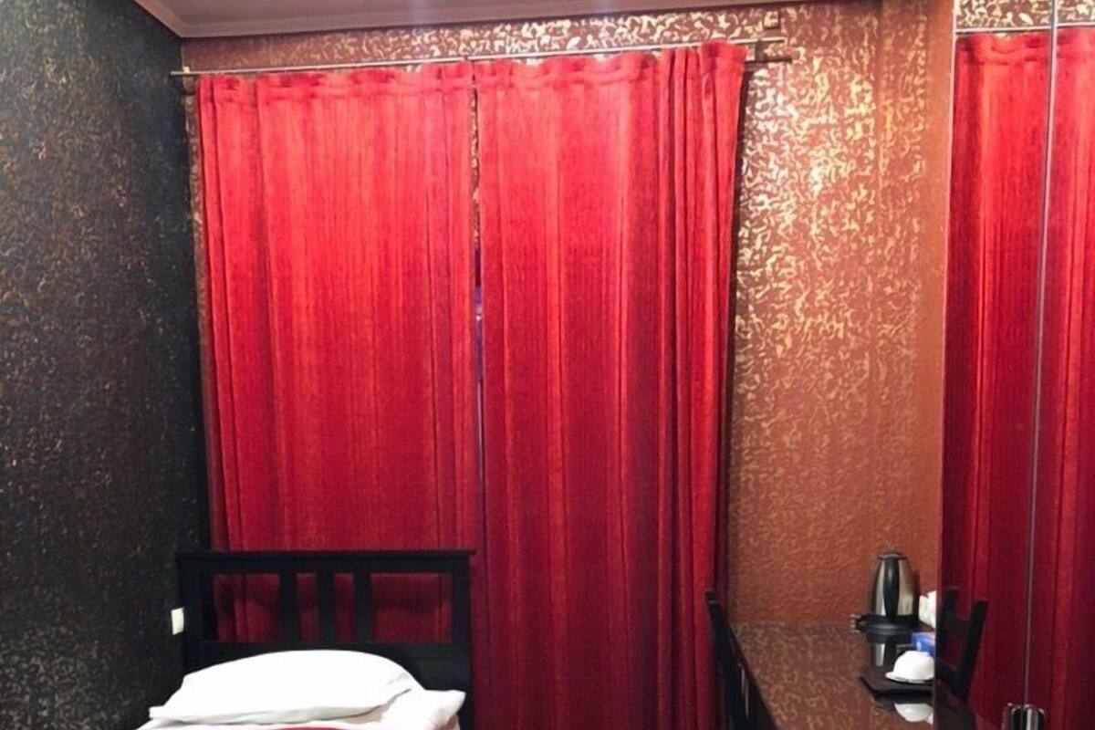 Quarto solteiro standard, para não fumantes | Escrivaninha, cortinas blackout, quartos à prova de som