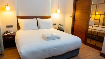 Kamar Double atau Twin Deluks | Minibar, brankas, meja kerja, dan ruang kerja ramah laptop