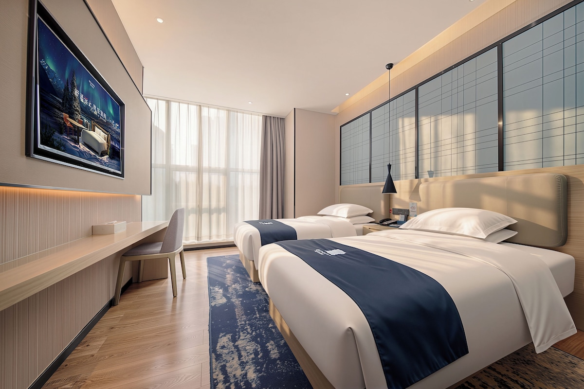 Luxury Twin Room, City View | View from room