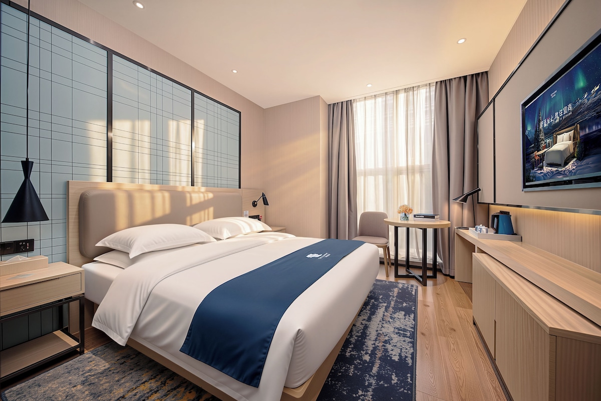 Luxury Double Room, City View | View from room