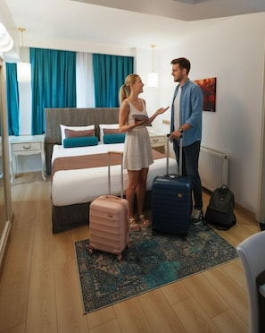 Chambre Deluxe Double ou avec lits jumeaux | Literie de qualité supérieure, minibar, coffres-forts dans les chambres