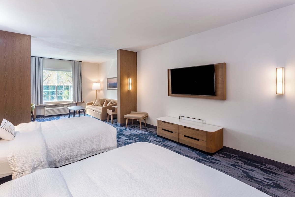 Suite, Multiple Beds | Desk, blackout drapes, iron/ironing board, free cribs/infant beds