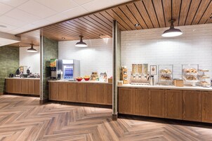 包含每日自助早餐