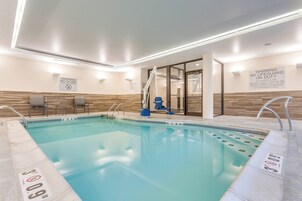 Una piscina cubierta