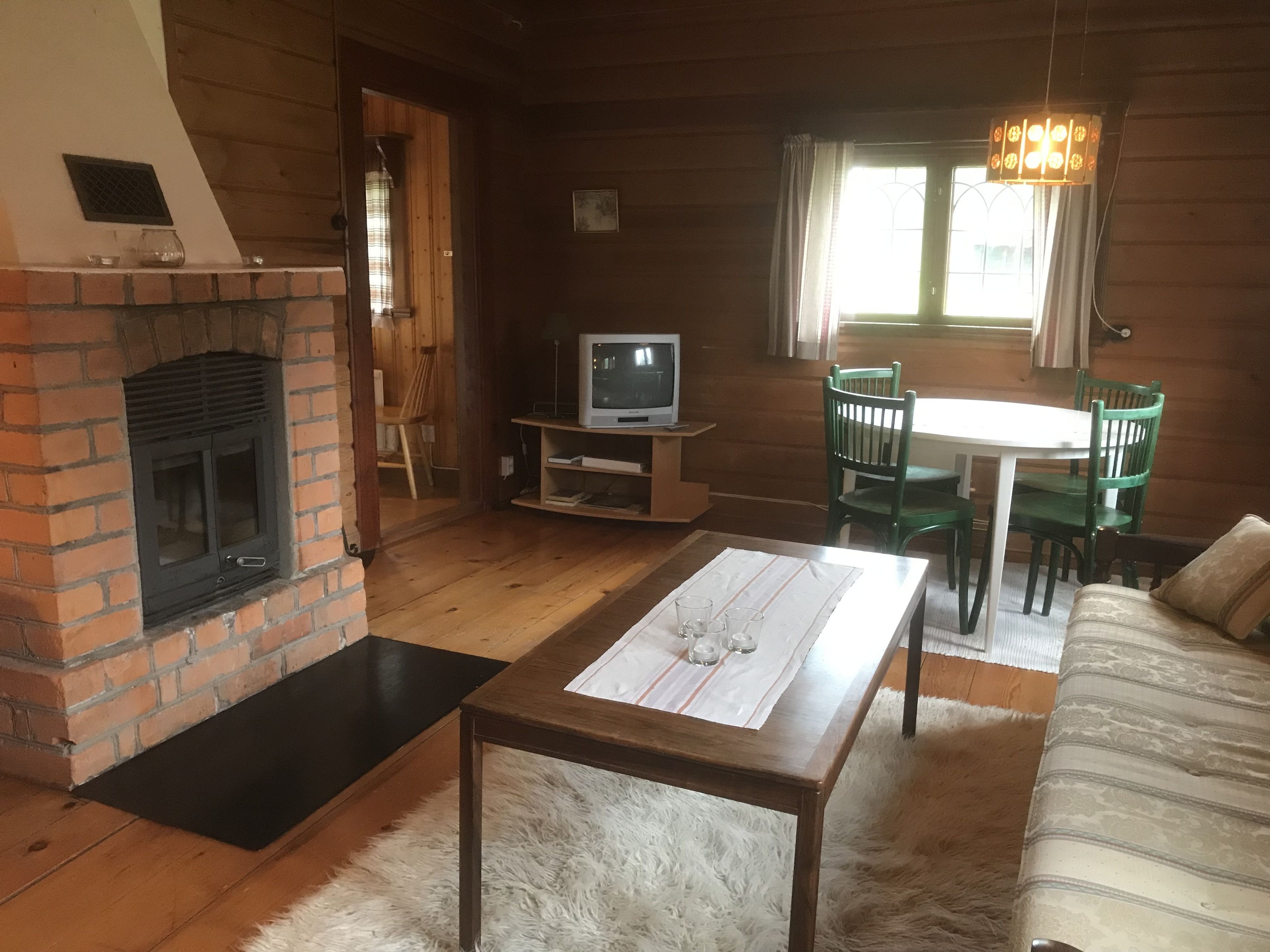 Cottage (4 - pets not allowed) | Ruang tamu | TV 