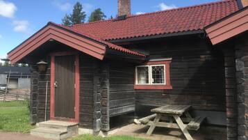 Cottage (3 - pets not allowed) | Individually decorated, individually furnished, iron/ironing board