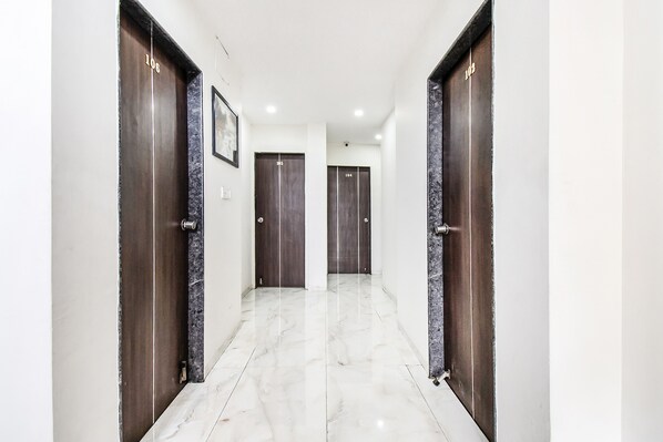 Lobby - FabHotel Sahara Inn (Nashik)