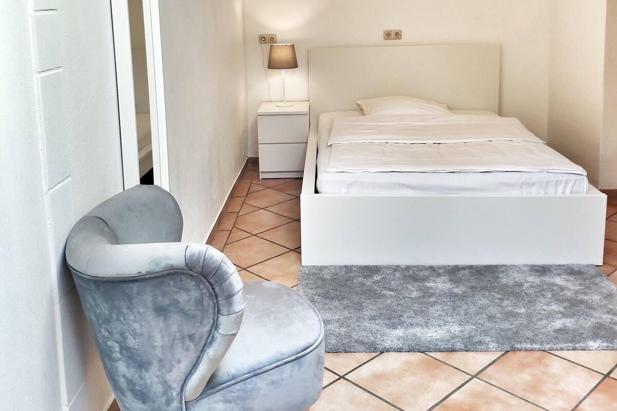 Single Room | Desk, WiFi (free), bed sheets
