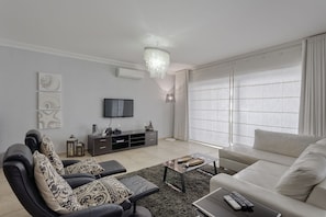 Appartement (2 Bedrooms) | Coin séjour