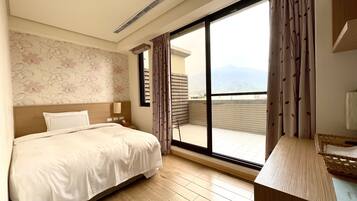 Single Room, 1 Double Bed, Non Smoking, Mountain View | Down duvets, desk, free WiFi