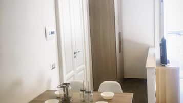 Refrigerador, cafetera expreso