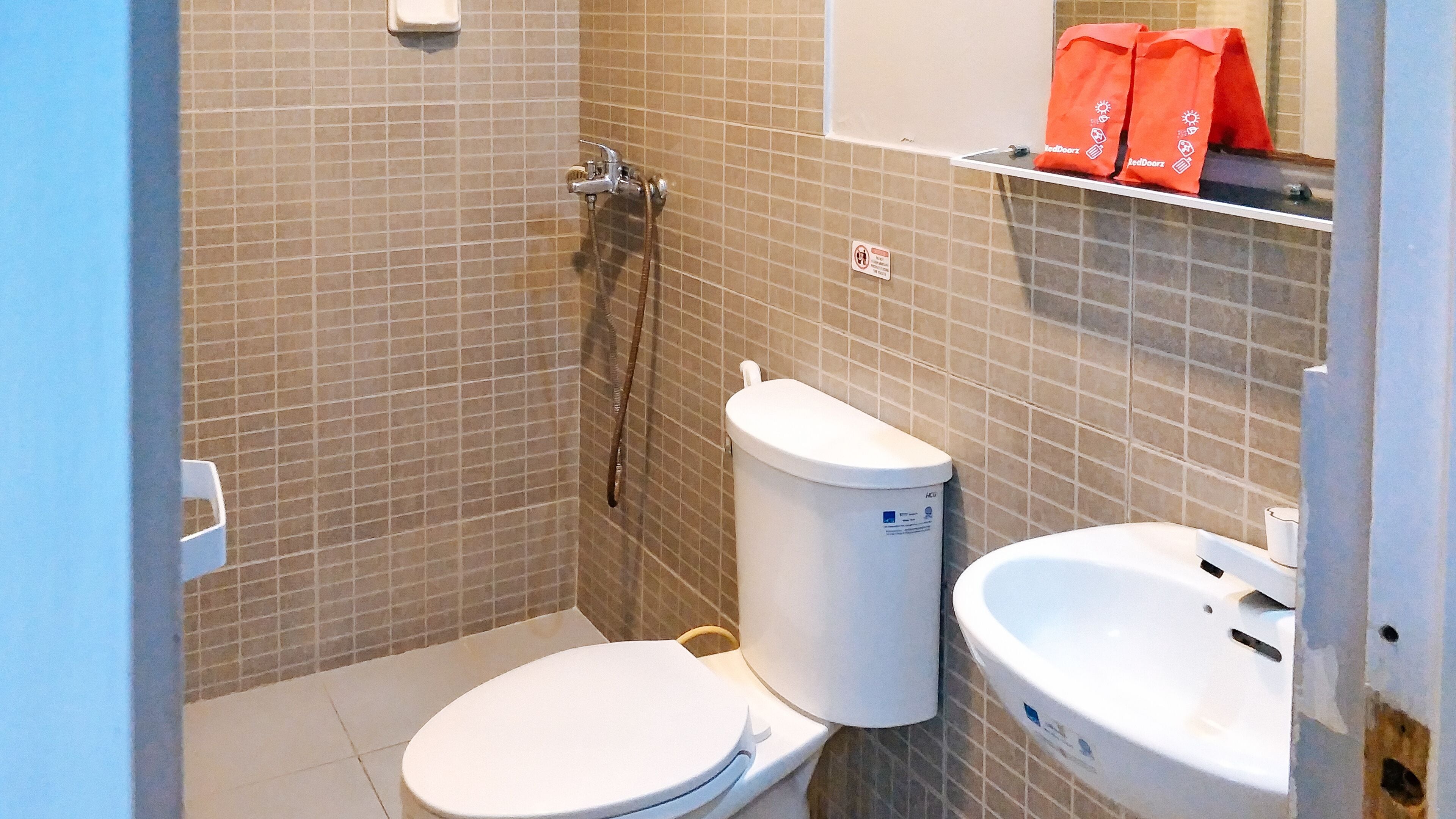 Photo - RedDoorz Plus New Era Budget Hotel Mandaue former RedDoorz Plus near UV Mandaue Cebu