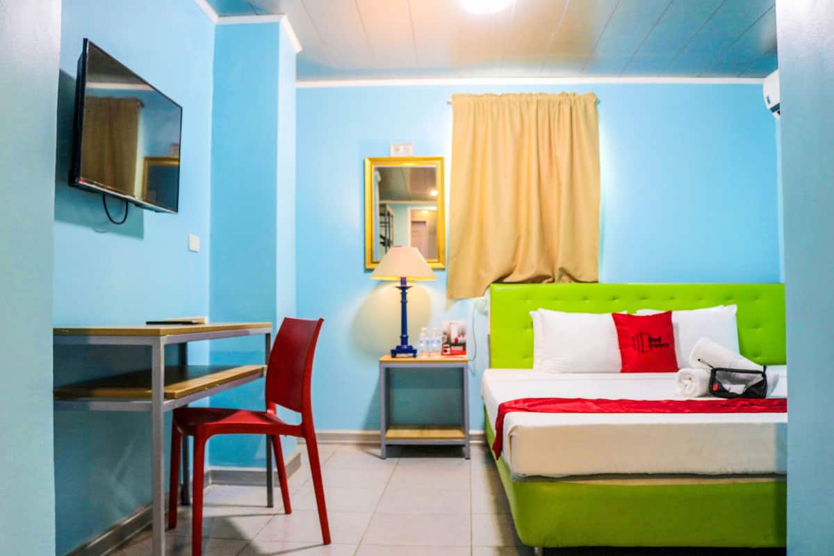 Desk, WiFi (free), bed sheets