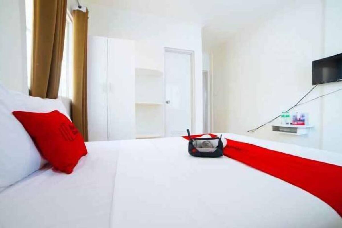 Meja, Wi-fi percuma, cadar katil 