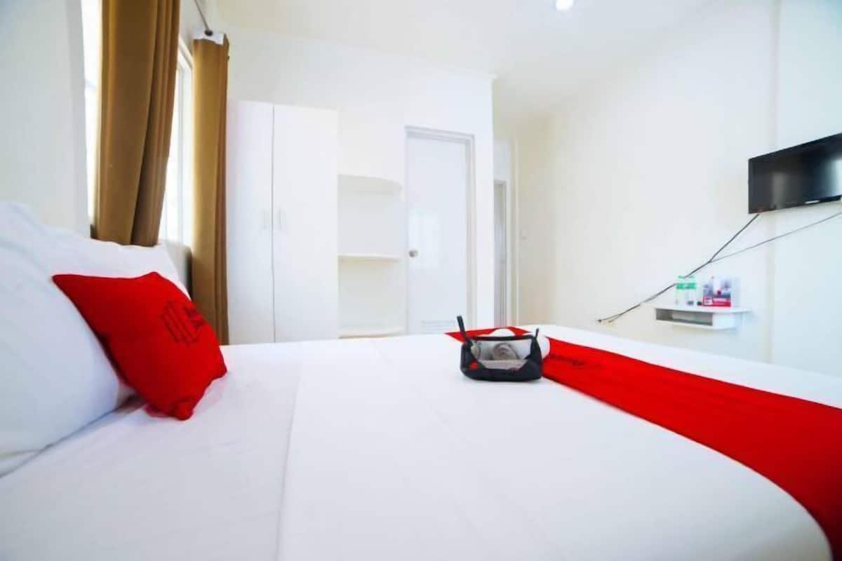 1 bedroom, desk, free WiFi, bed sheets