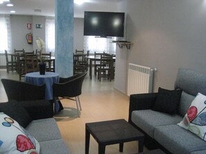 Daily continental breakfast (EUR 3.50 per person)