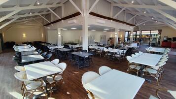 Aperto a colazione, pranzo e cena