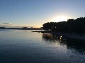 Unclassified image, 5 of 32, button