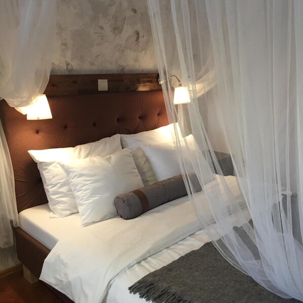 Minibar, in-room safe, free WiFi