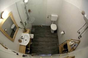 Double Room | Bathroom | Shower, free toiletries, hair dryer