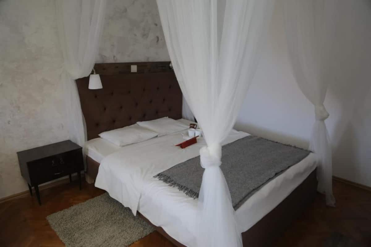 Deluxe Room | Minibar, in-room safe, free WiFi