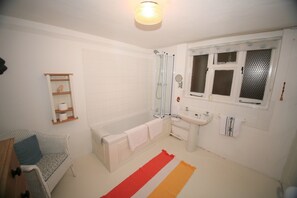 Family Cottage, Multiple Beds, Garden View (Duchess) | Bathroom