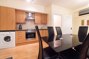 Standard Apartment | Private kitchen | Fridge, oven, stovetop, coffee/tea maker