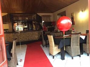 Café da manhã com buffet todos os dias (ZAR 100 por pessoa)