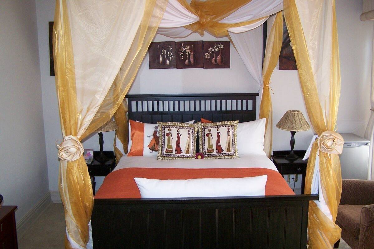 Standard Double Room | Iron/ironing board, free WiFi, bed sheets