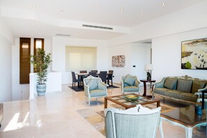 럭셔리 빌라 | 거실 공간 | LCD TV