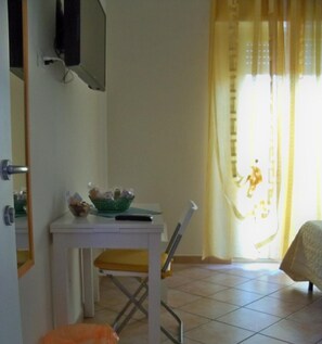 Laptop workspace, free cribs/infant beds, free WiFi - B&B Le Meduse (Fiumicino)