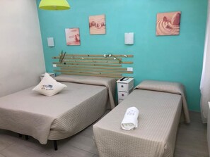 Espacio para trabajar con laptop, cunas gratuitas y wifi gratis 