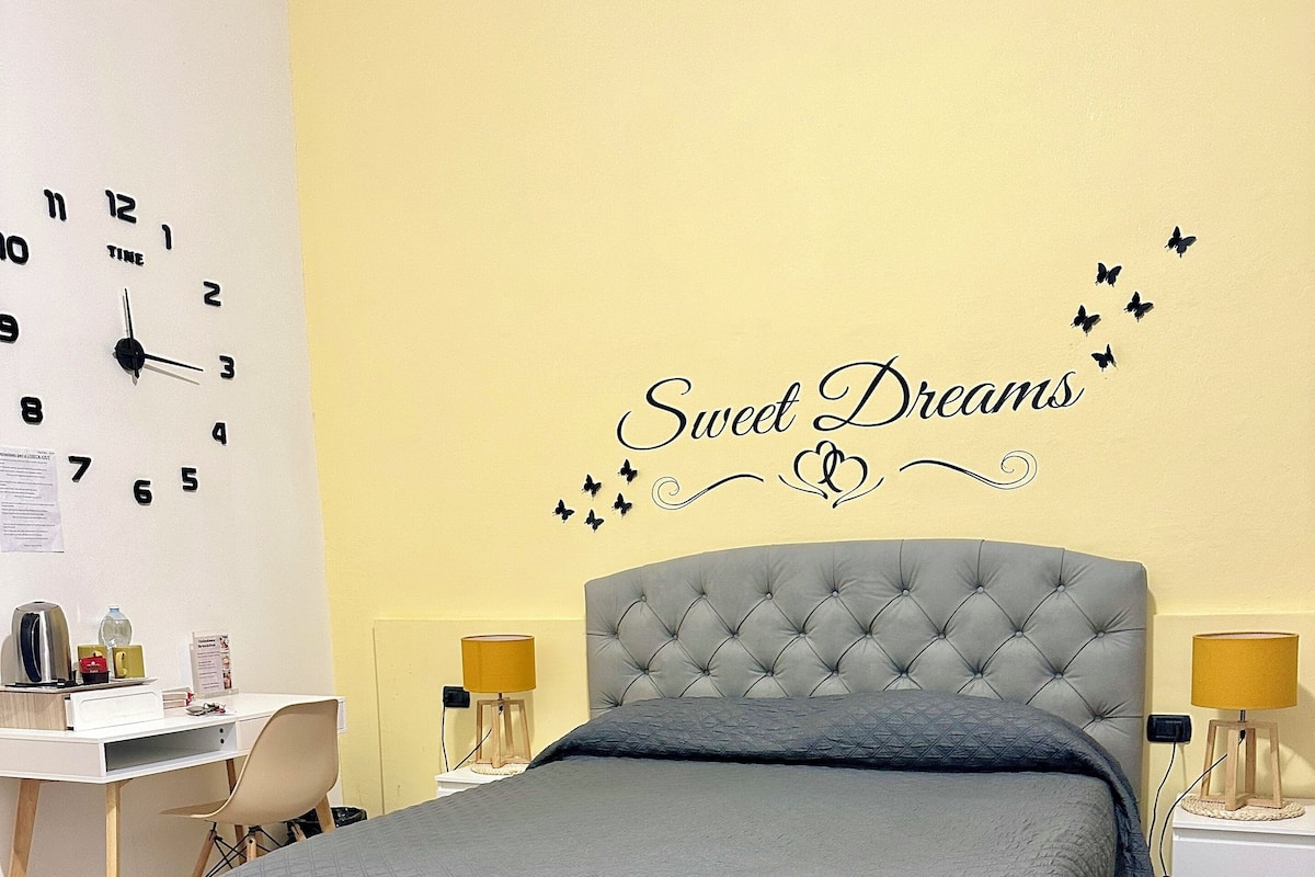 Kamar Quadruple Keluarga | Meja kerja, Wi-Fi gratis, dan seprai linen