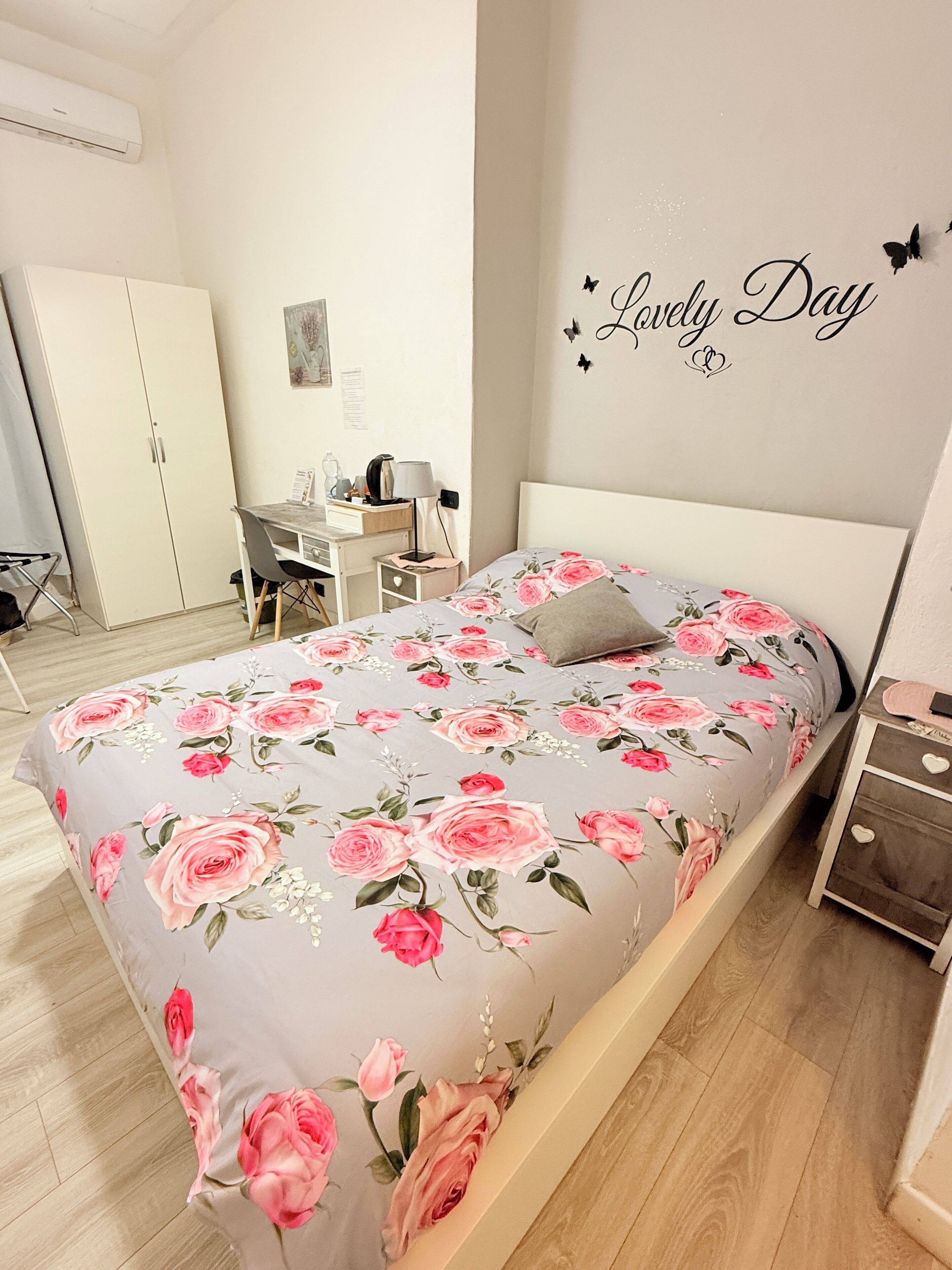 Romantisches Doppelzimmer | Schreibtisch, kostenloses WLAN, Bettwäsche