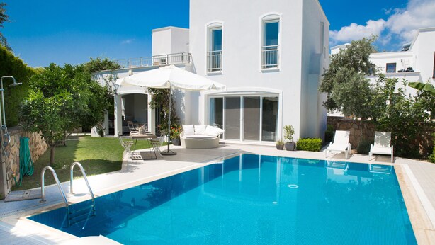 Seasonal outdoor pool, pool loungers - Important Group Villa Olivia (Bodrum)