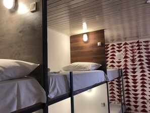 Dormitorio compartido, baño compartido (6 Beds) | Wifi gratis
