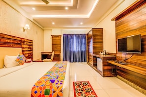Premium bedding, desk, rollaway beds, free WiFi