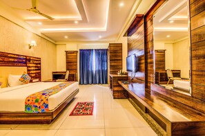 Premium bedding, desk, rollaway beds, free WiFi