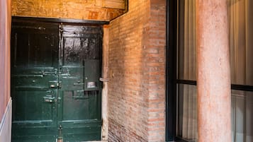 Entrada al alojamiento