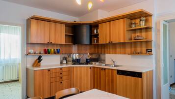 Apartamento familiar, 3 habitaciones | Cocina privada | Frigorífico grande, microondas, horno y placa de cocina