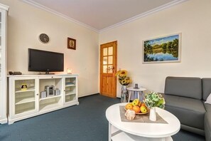 Huoneisto (8. - incl. Cleaning Fee 50 EUR) | Oleskelualue | Taulutelevisio, DVD-soitin