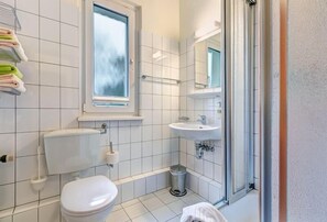 아파트 (10. - incl. Cleaning Fee 50 EUR) | 욕실 | 샤워 시설, 헤어드라이어, 화장지