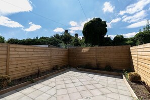 Studio (0 Bedroom) | Balcony